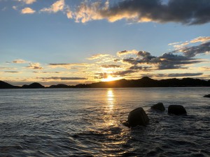 シンポジウム（さっきの雲が嘘だったかのような綺麗な夕日）